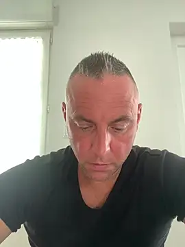 Snapshot of Marronglace1 chatting on June 2, 2026, 9:42 am Marronglace1 online show from June 2, 2026, 9:42 am