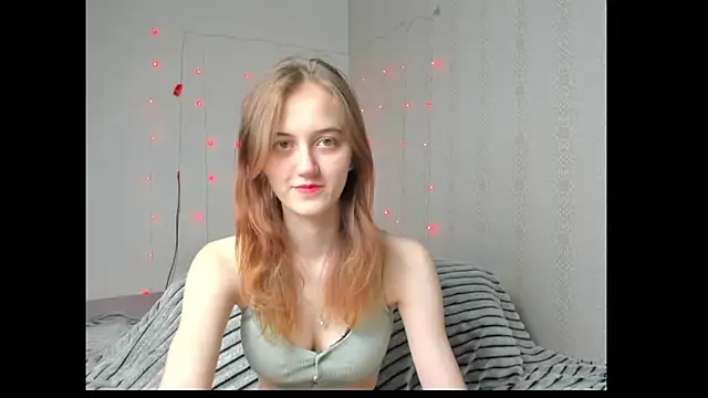 dreamy pollyyy online show from April 13, 2026, 4:11 pm