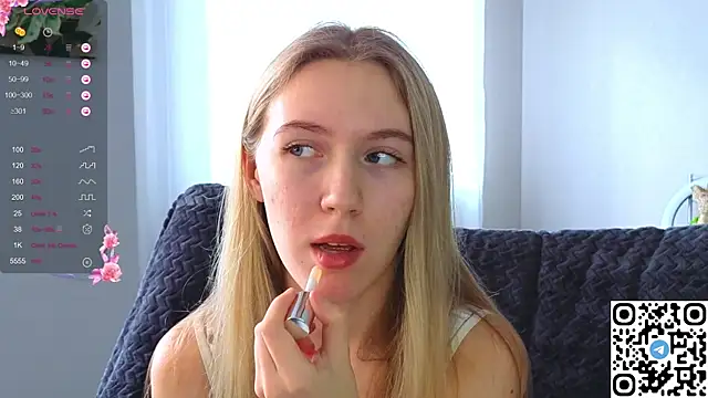 Snapshot of Succubelle chatting on October 26, 2025, 6:14 am Succubelle online show from October 26, 2025, 6:14 am