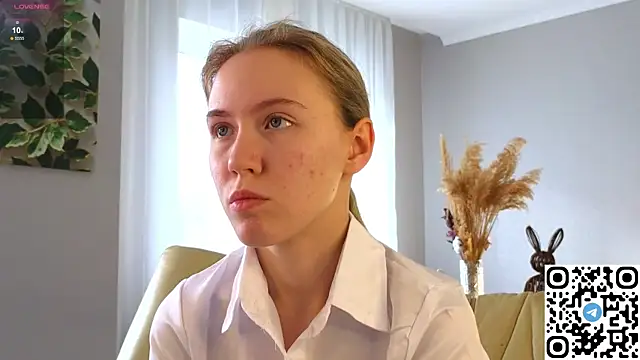 Snapshot of Succubelle chatting on October 17, 2025, 6:06 am Succubelle online show from October 17, 2025, 6:06 am