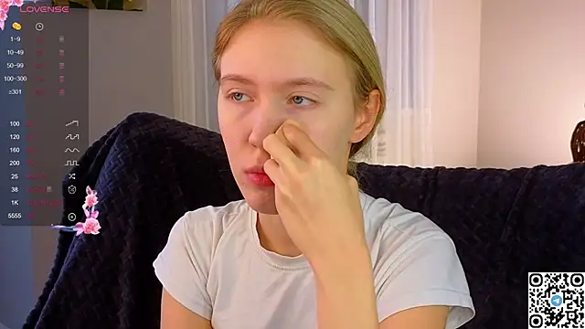 Snapshot of Succubelle chatting on November 15, 2025, 6:17 am Succubelle online show from November 15, 2025, 6:17 am