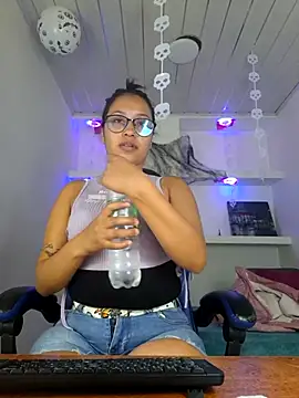 Snapshot of susan_mooree chatting on October 31, 2025, 5:09 pm susan mooree online show from October 31, 2025, 5:09 pm