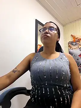 Snapshot of susan_mooree chatting on November 4, 2025, 6:55 pm susan mooree online show from November 4, 2025, 6:55 pm