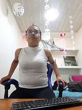 Snapshot of susan_mooree chatting on October 30, 2025, 7:22 pm susan mooree online show from October 30, 2025, 7:22 pm