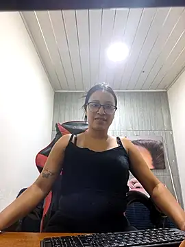 Snapshot of susan_mooree chatting on December 2, 2025, 9:05 pm susan mooree online show from December 2, 2025, 9:05 pm