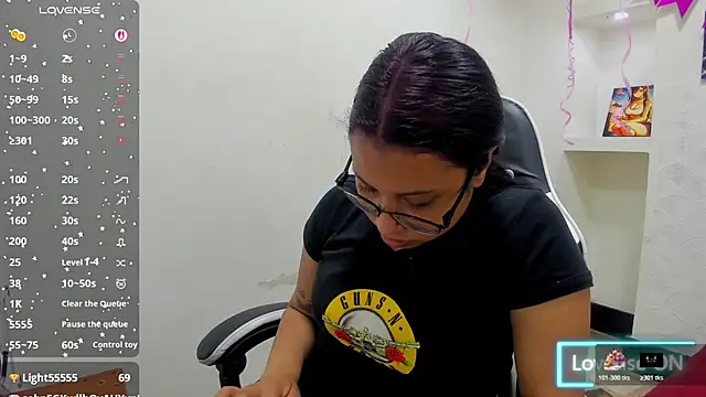 Snapshot of susan_mooree chatting on February 8, 2026, 7:33 pm susan mooree online show from February 8, 2026, 7:33 pm