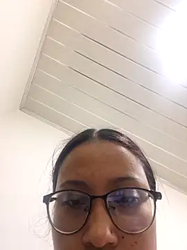 Snapshot of susan_mooree chatting on June 26, 2026, 8:25 pm susan mooree online show from June 26, 2026, 8:25 pm