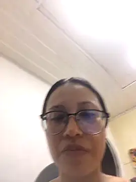 Snapshot of susan_mooree chatting on December 5, 2025, 7:34 pm susan mooree online show from December 5, 2025, 7:34 pm