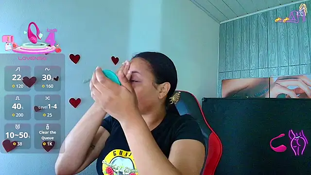 Snapshot of susan_mooree chatting on February 25, 2026, 8:19 pm susan mooree online show from February 25, 2026, 8:19 pm