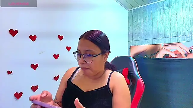 Snapshot of susan_mooree chatting on February 24, 2026, 8:31 pm susan mooree online show from February 24, 2026, 8:31 pm