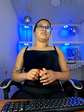 Snapshot of susan_mooree chatting on February 15, 2026, 7:02 pm susan mooree online show from February 15, 2026, 7:02 pm