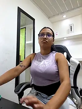 Snapshot of susan_mooree chatting on November 24, 2025, 6:41 pm susan mooree online show from November 24, 2025, 6:41 pm