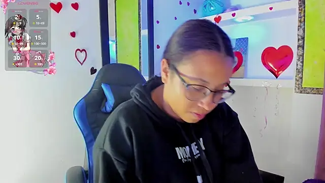 Snapshot of susan_mooree chatting on March 18, 2026, 8:43 pm susan mooree online show from March 18, 2026, 8:43 pm