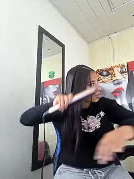 Snapshot of susan_mooree chatting on October 12, 2025, 5:47 pm susan mooree online show from October 12, 2025, 5:47 pm