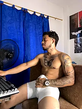 Snapshot of DavideVentura_ chatting on September 13, 2025, 9:15 pm DavideVentura online show from September 13, 2025, 9:15 pm