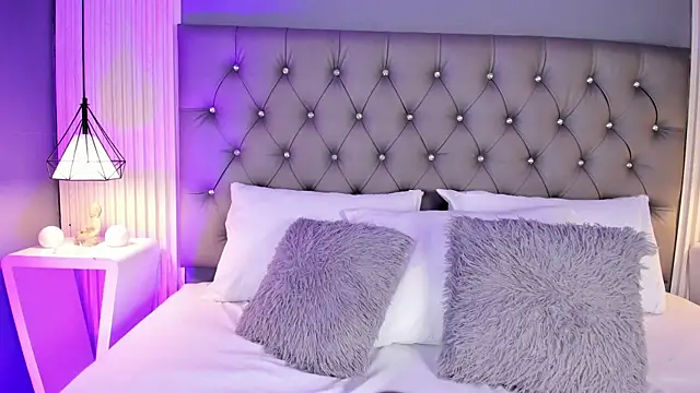 LunaBloomn online show from March 20, 2026, 5:03 pm