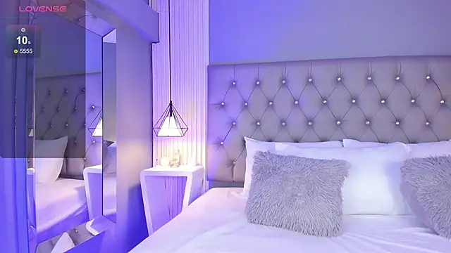 LunaBloomn online show from January 7, 2026, 5:07 pm