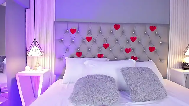 LunaBloomn online show from February 16, 2026, 5:00 pm