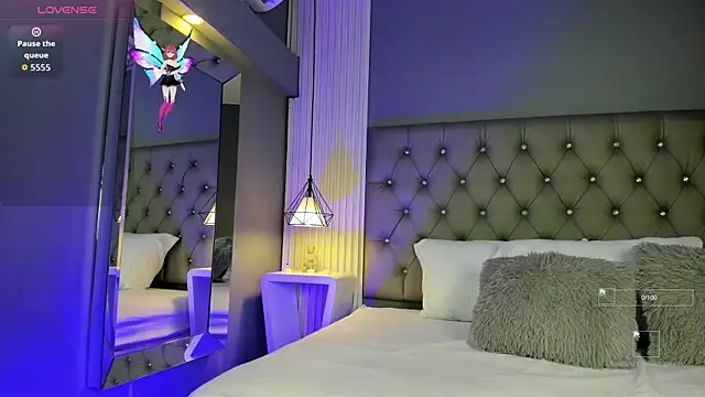 Snapshot of LunaBloomn chatting on November 12, 2025, 5:06 pm LunaBloomn online show from November 12, 2025, 5:06 pm