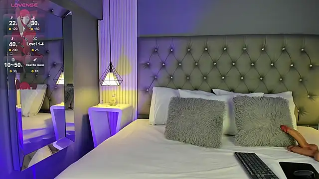 Snapshot of LunaBloomn chatting on November 29, 2025, 5:13 pm LunaBloomn online show from November 29, 2025, 5:13 pm