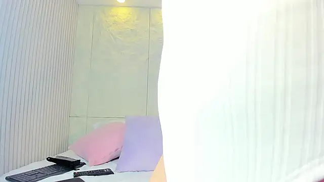 Snapshot of Isabellax21 chatting on October 15, 2025, 4:11 am Isabellax21 online show from October 15, 2025, 4:11 am