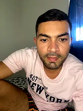 Snapshot of SantiGxxx33 chatting on September 23, 2025, 6:04 pm SantiGxxx33 online show from September 23, 2025, 6:04 pm