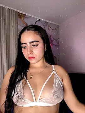 Snapshot of Elha_20 chatting on September 18, 2025, 9:18 pm Elha 20 online show from September 18, 2025, 9:18 pm