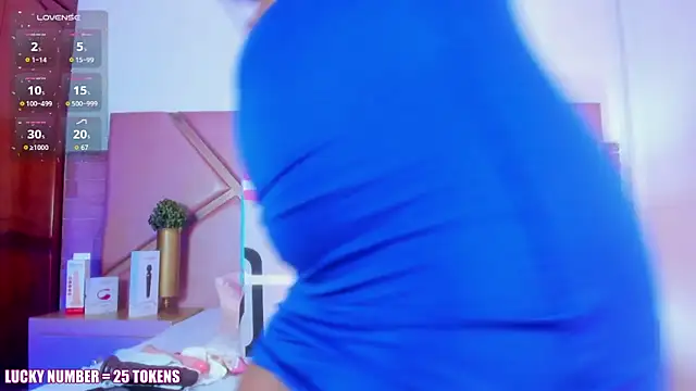 Snapshot of SophieSinclair chatting on November 4, 2025, 12:42 pm SophieSinclair online show from November 4, 2025, 12:42 pm