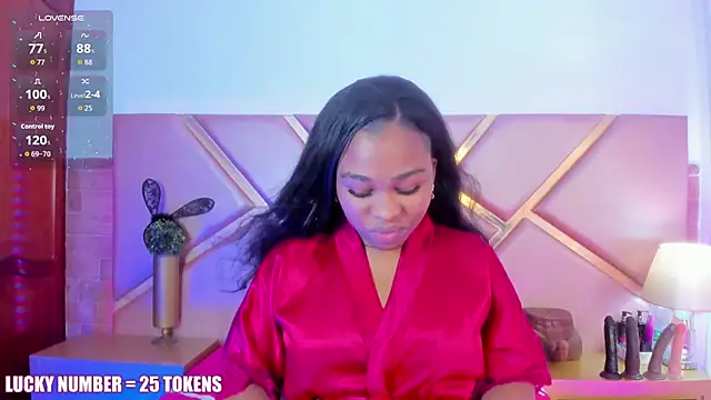 Snapshot of SophieSinclair chatting on May 25, 2026, 12:04 pm SophieSinclair online show from May 25, 2026, 12:04 pm