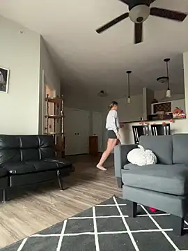 Snapshot of AllesandraLove chatting on November 4, 2025, 1:37 pm AllesandraLove online show from November 4, 2025, 1:37 pm