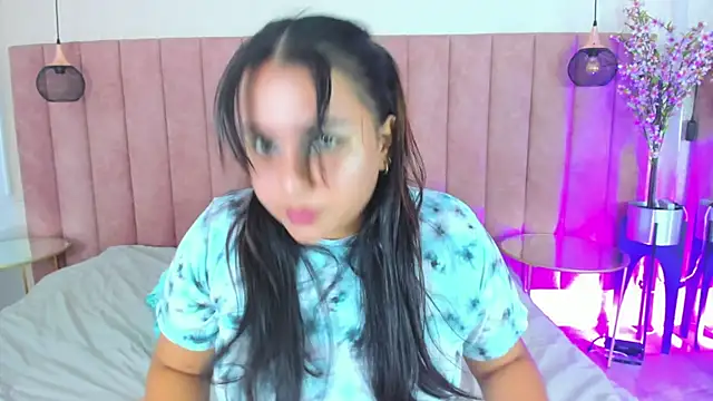 Snapshot of IvannaaVega chatting on October 18, 2025, 5:09 am IvannaaVega online show from October 18, 2025, 5:09 am