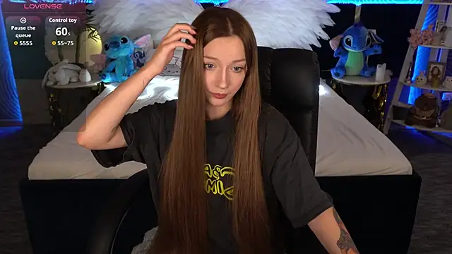 FoxyMayy online show from October 23, 2025, 1:10 pm