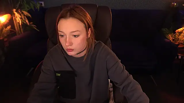 FoxyMayy online show from November 6, 2025, 1:59 pm