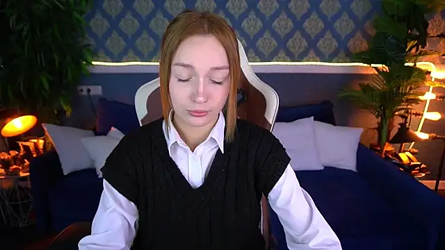 FoxyMayy online show from July 10, 2026, 7:03 pm