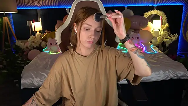 FoxyMayy online show from July 24, 2026, 1:18 pm