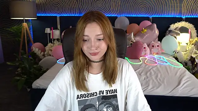FoxyMayy online show from July 15, 2026, 5:47 am