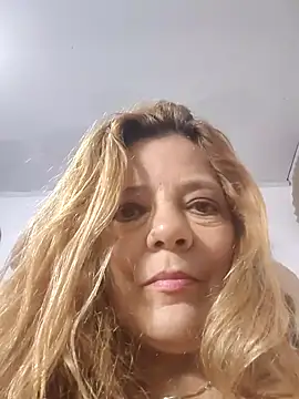 Casandra Cruz online show from September 28, 2025, 1:07 pm