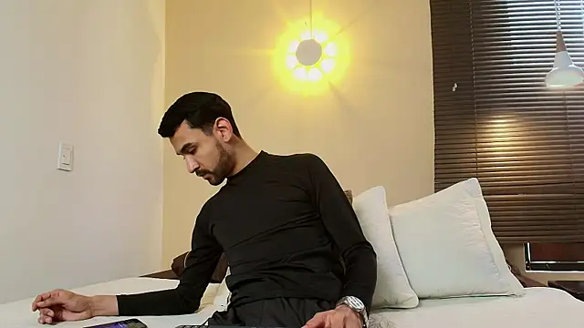 Snapshot of Axel_Moon_S chatting on October 21, 2025, 7:24 pm Axel Moon S online show from October 21, 2025, 7:24 pm