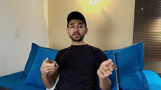 Snapshot of Axel_Moon_S chatting on October 14, 2025, 6:52 pm Axel Moon S online show from October 14, 2025, 6:52 pm