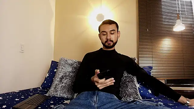 Snapshot of Axel_Moon_S chatting on November 14, 2025, 7:50 pm Axel Moon S online show from November 14, 2025, 7:50 pm