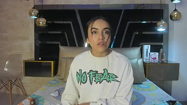 Leslie Bussh  online show from October 29, 2025, 8:19 pm