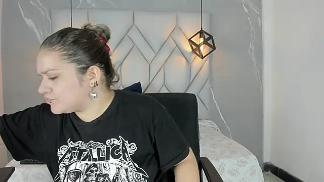 hellen tirey online show from September 24, 2025, 1:06 pm