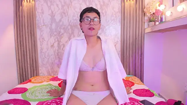 Tomie Lee online show from September 16, 2025, 4:02 am
