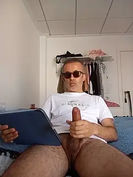 Snapshot of EmilioTaladdro chatting on June 3, 2026, 8:26 am EmilioTaladdro online show from June 3, 2026, 8:26 am
