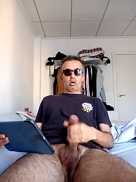 Snapshot of EmilioTaladdro chatting on May 13, 2026, 5:36 am EmilioTaladdro online show from May 13, 2026, 5:36 am