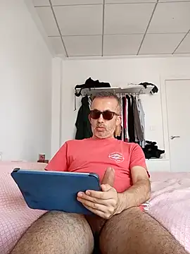 Snapshot of EmilioTaladdro chatting on May 17, 2026, 1:22 pm EmilioTaladdro online show from May 17, 2026, 1:22 pm