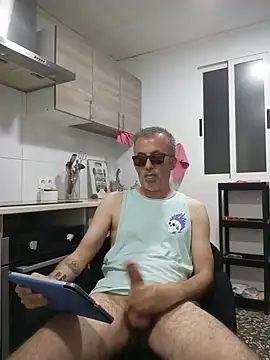 Snapshot of EmilioTaladdro chatting on May 27, 2026, 9:11 pm EmilioTaladdro online show from May 27, 2026, 9:11 pm