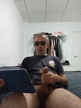 Snapshot of EmilioTaladdro chatting on June 13, 2026, 9:46 pm EmilioTaladdro online show from June 13, 2026, 9:46 pm