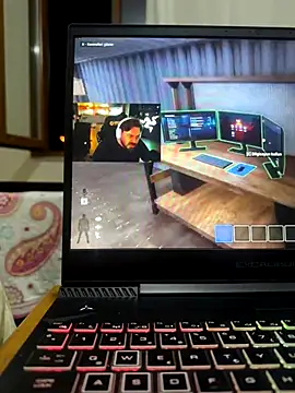 Snapshot of LAZ3R1 chatting on November 11, 2025, 6:47 pm LAZ3R1 online show from November 11, 2025, 6:47 pm