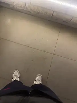 Snapshot of LAZ3R1 chatting on November 15, 2025, 3:27 pm LAZ3R1 online show from November 15, 2025, 3:27 pm